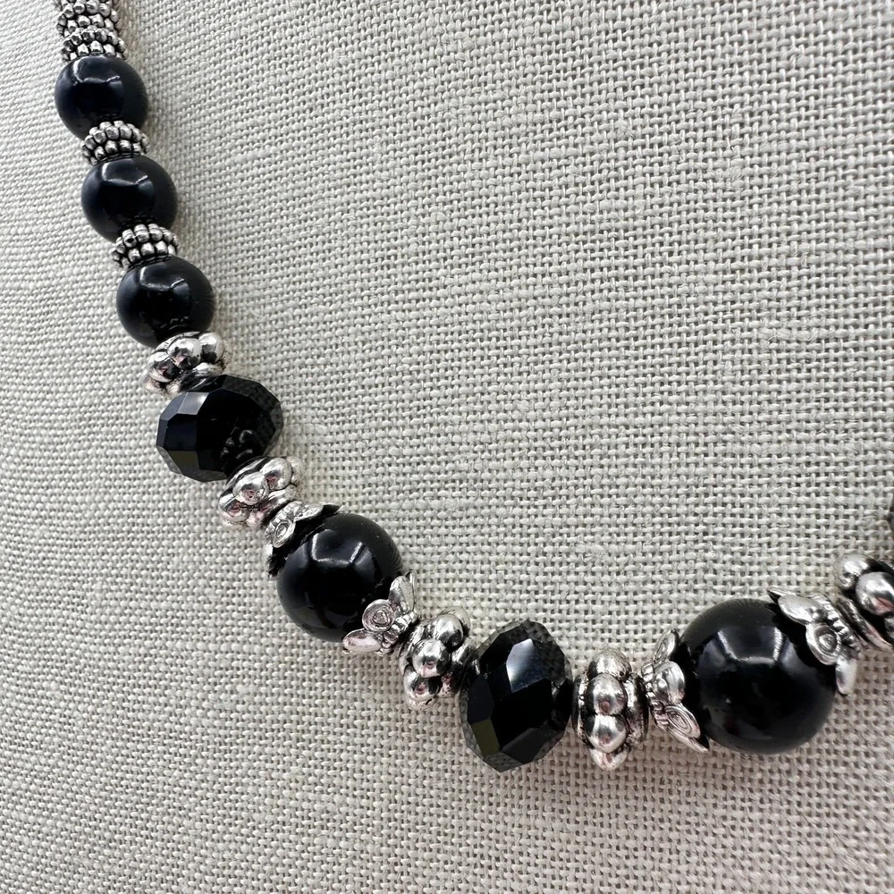 Vintage 90s Black Beaded Silver Tone Necklace Boho Classic Fashion Jewelry Boho
